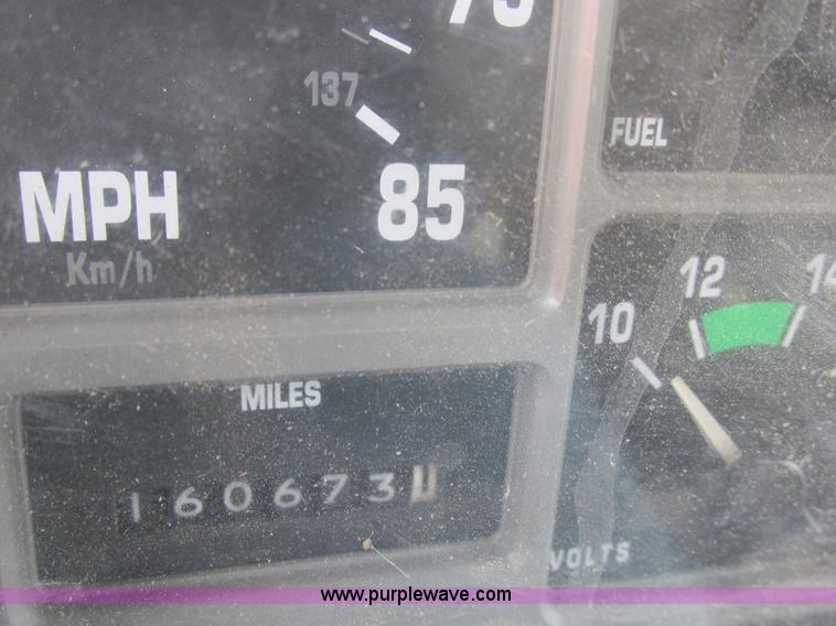 image for item E7290 1995 International 4900 dump truck