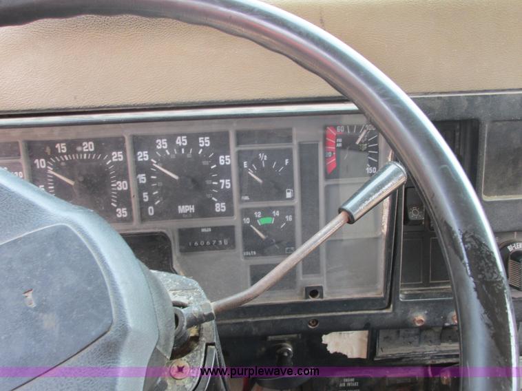 image for item E7290 1995 International 4900 dump truck