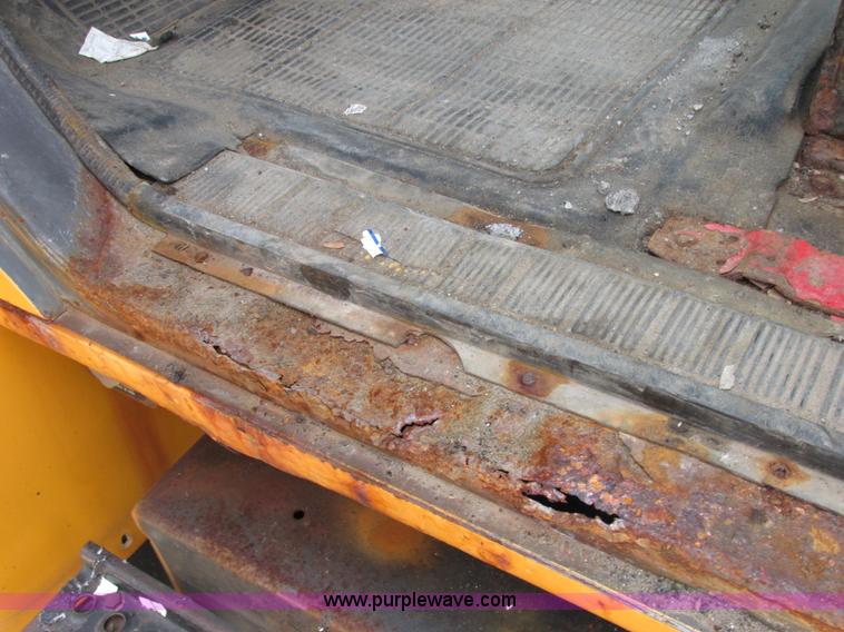 image for item E7290 1995 International 4900 dump truck