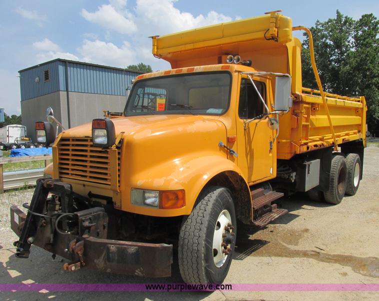 image for item E7291 1999 International 4900 dump truck