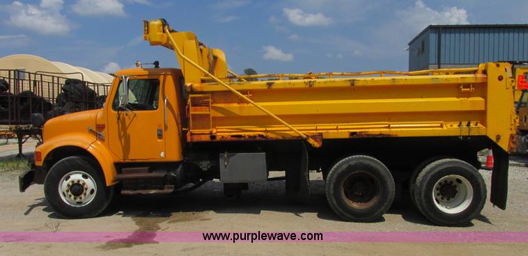 image for item E7291 1999 International 4900 dump truck