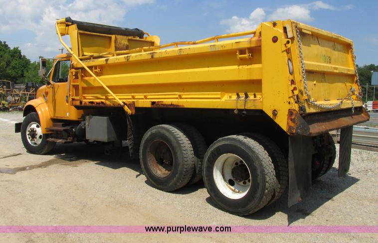 image for item E7291 1999 International 4900 dump truck