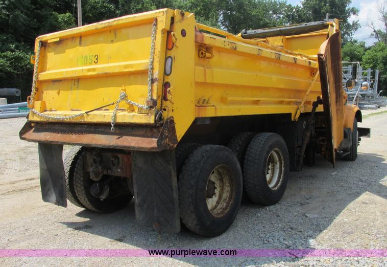 image for item E7291 1999 International 4900 dump truck