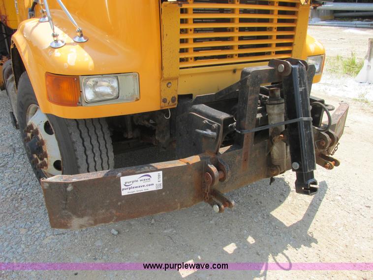 image for item E7291 1999 International 4900 dump truck