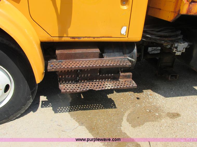 image for item E7291 1999 International 4900 dump truck