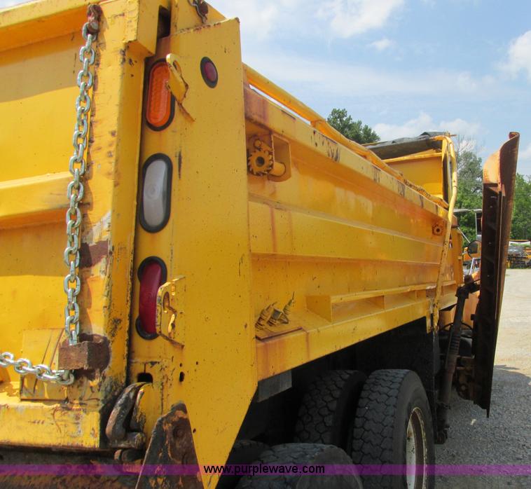 image for item E7291 1999 International 4900 dump truck