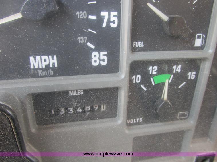 image for item E7291 1999 International 4900 dump truck