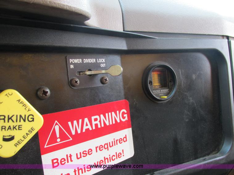 image for item E7291 1999 International 4900 dump truck