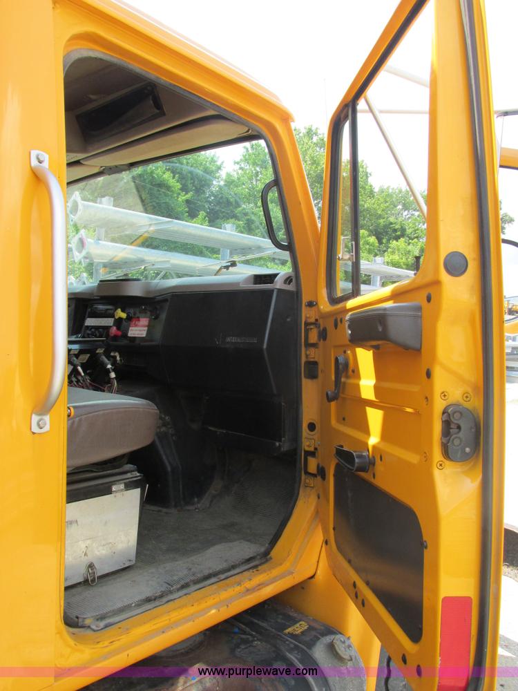 image for item E7291 1999 International 4900 dump truck