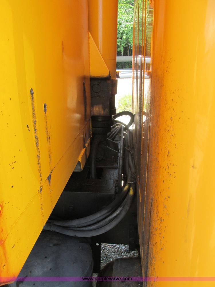 image for item E7291 1999 International 4900 dump truck