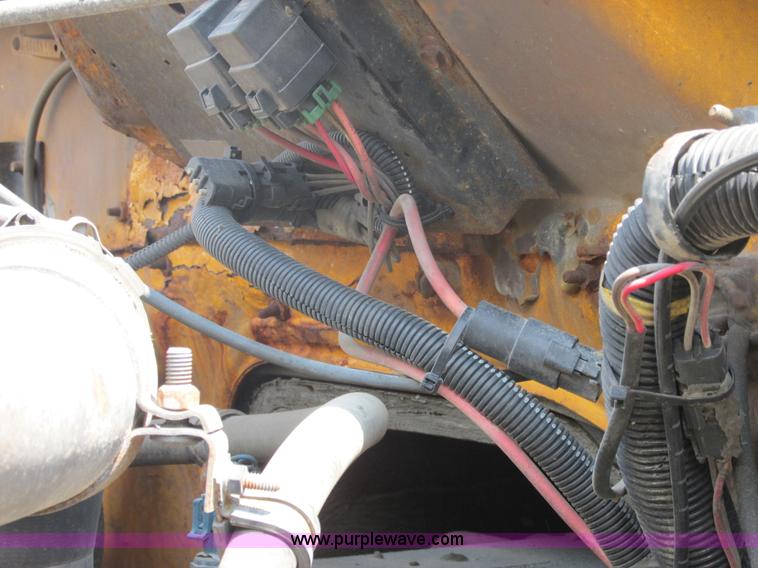 image for item E7291 1999 International 4900 dump truck