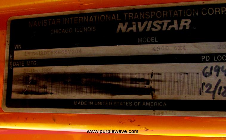 image for item E7291 1999 International 4900 dump truck