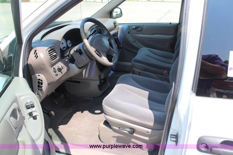 image for item G5203 2001 Dodge Caravan SE minivan