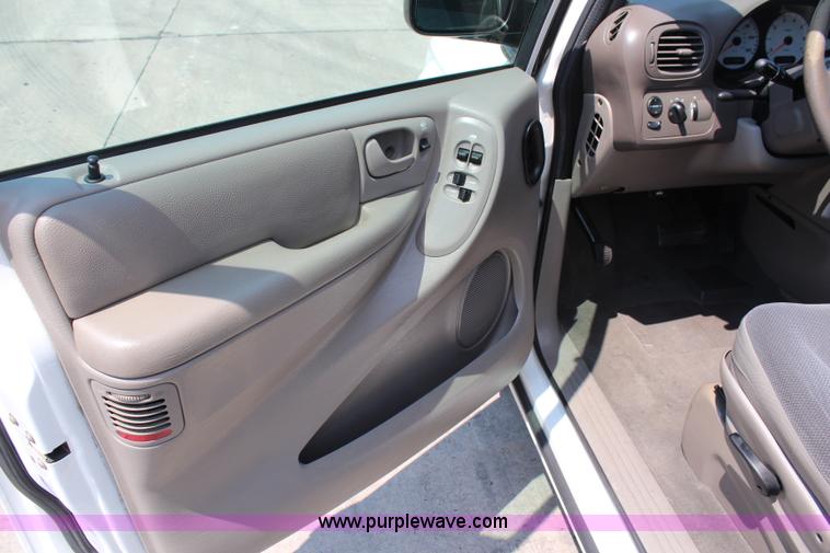 image for item G5203 2001 Dodge Caravan SE minivan