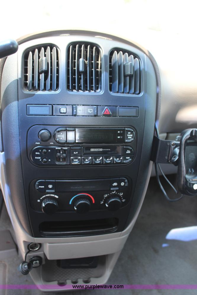 image for item G5203 2001 Dodge Caravan SE minivan