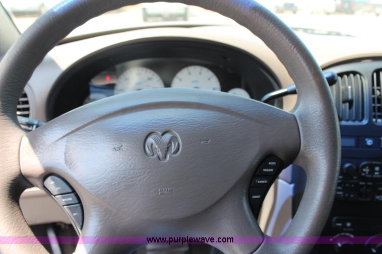 image for item G5203 2001 Dodge Caravan SE minivan