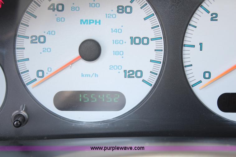 image for item G5203 2001 Dodge Caravan SE minivan