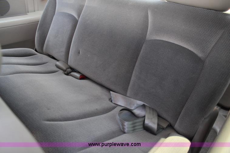 image for item G5203 2001 Dodge Caravan SE minivan