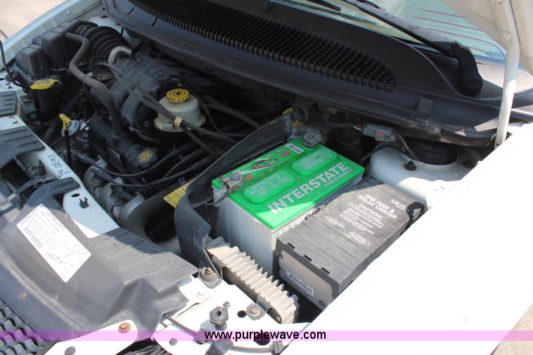image for item G5203 2001 Dodge Caravan SE minivan