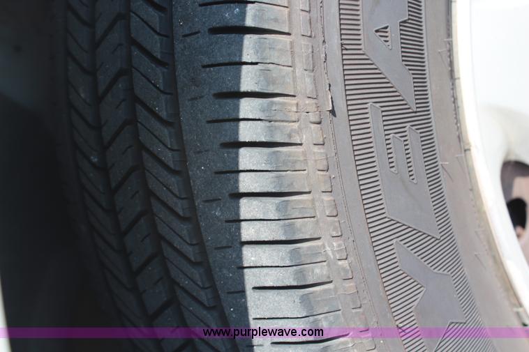 image for item G5203 2001 Dodge Caravan SE minivan