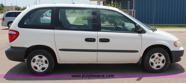 image for item G5226 2003 Dodge Caravan SE van