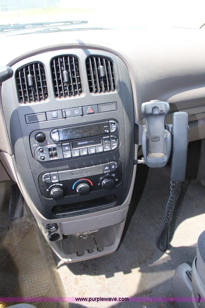 image for item G5226 2003 Dodge Caravan SE van