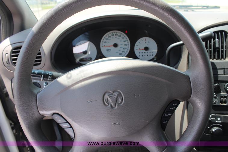 image for item G5226 2003 Dodge Caravan SE van