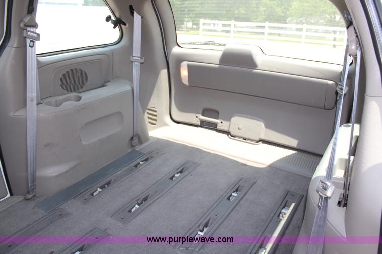 image for item G5226 2003 Dodge Caravan SE van