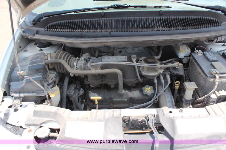 image for item G5226 2003 Dodge Caravan SE van