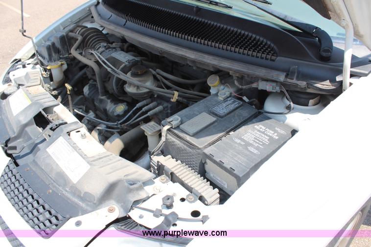image for item G5226 2003 Dodge Caravan SE van