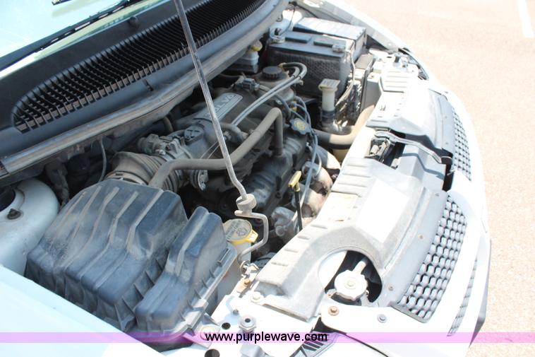 image for item G5226 2003 Dodge Caravan SE van