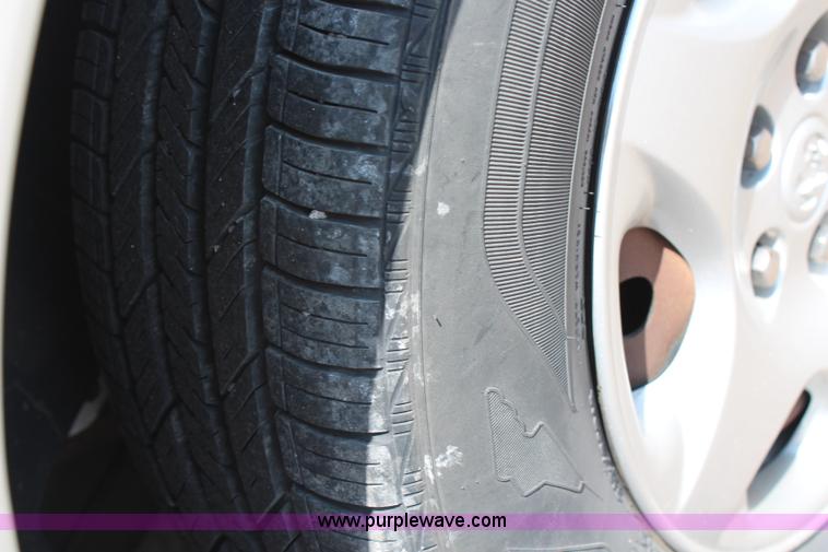 image for item G5226 2003 Dodge Caravan SE van