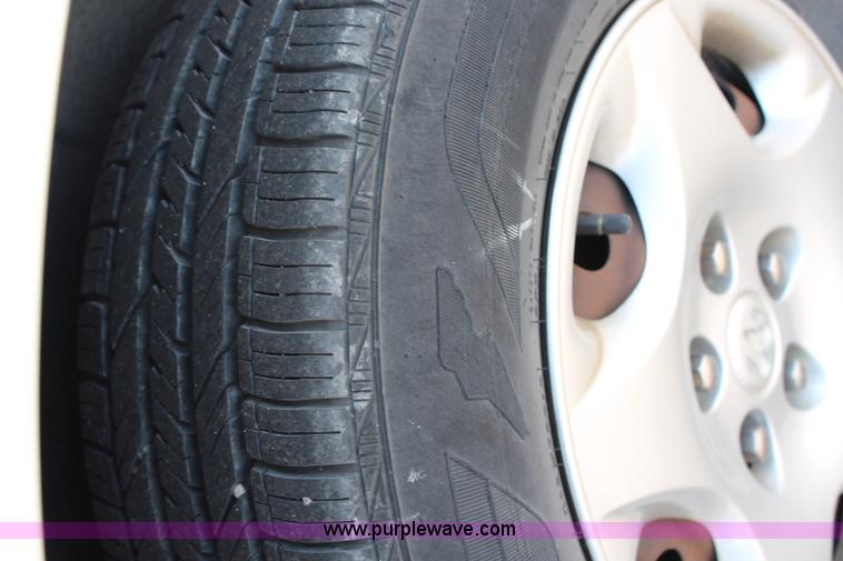 image for item G5226 2003 Dodge Caravan SE van