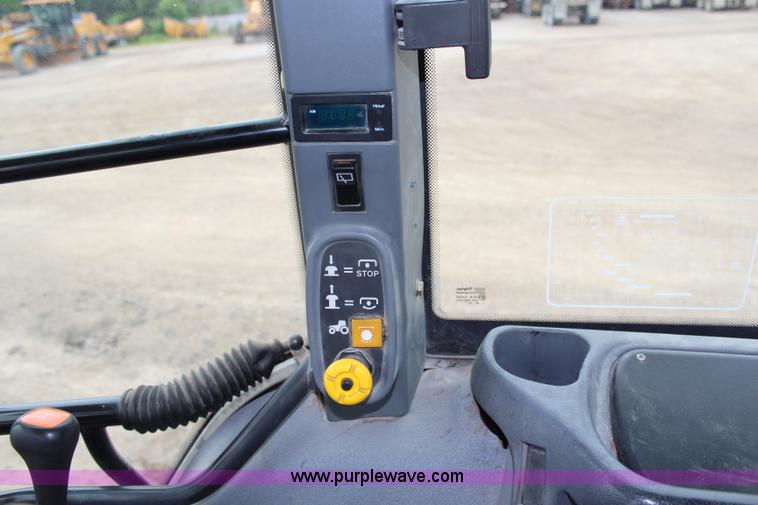 image for item G5234 1998 New Holland TS100 tractor