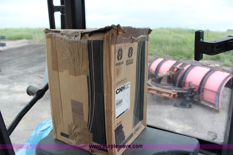 image for item G5234 1998 New Holland TS100 tractor