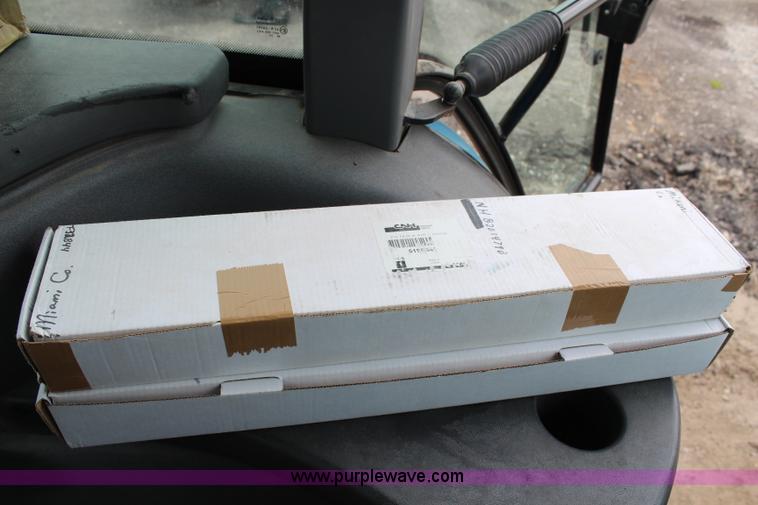 image for item G5234 1998 New Holland TS100 tractor