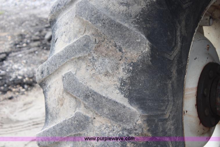 image for item G5234 1998 New Holland TS100 tractor