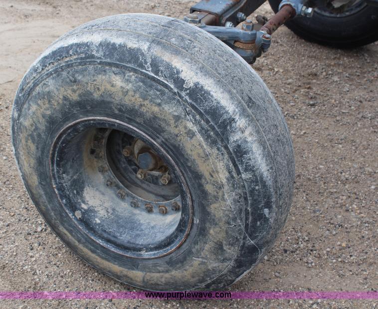 image for item G5234 1998 New Holland TS100 tractor