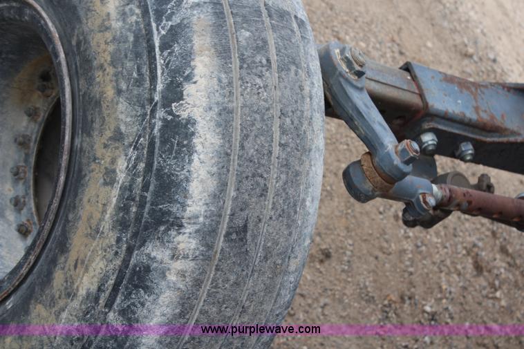 image for item G5234 1998 New Holland TS100 tractor