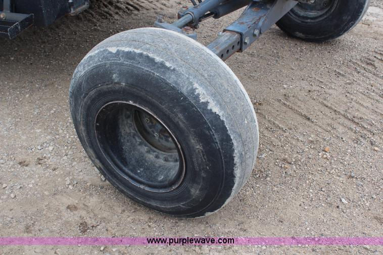 image for item G5234 1998 New Holland TS100 tractor