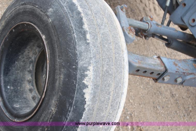 image for item G5234 1998 New Holland TS100 tractor