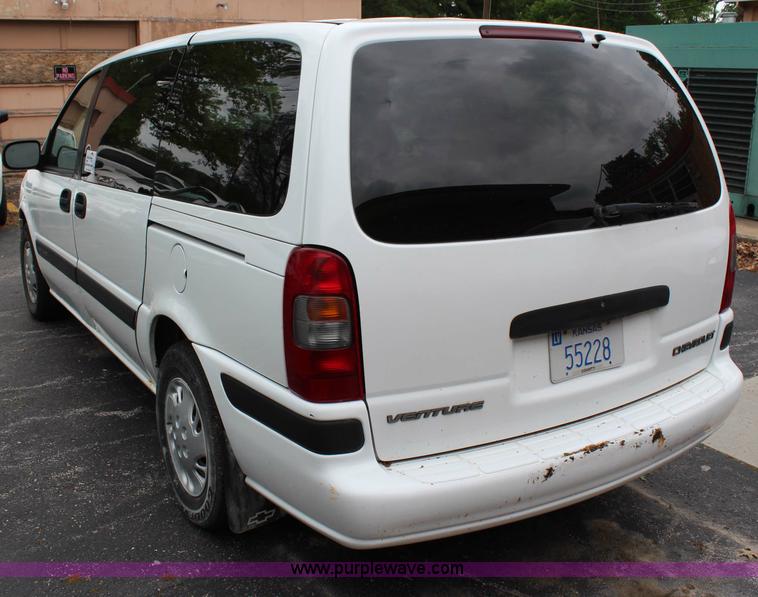 image for item G5243 2002 Chevrolet Venture minivan
