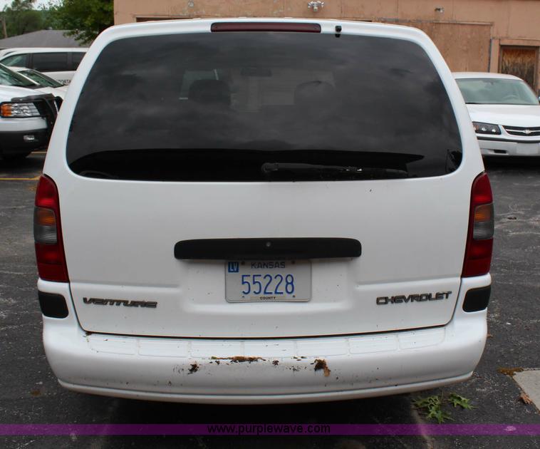image for item G5243 2002 Chevrolet Venture minivan