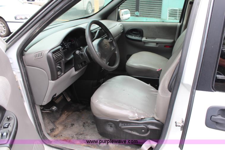 image for item G5243 2002 Chevrolet Venture minivan