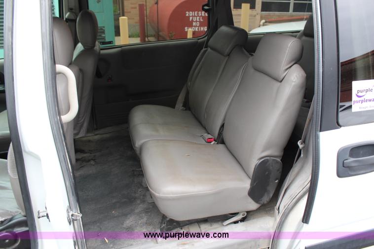 image for item G5243 2002 Chevrolet Venture minivan