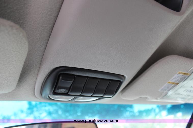 image for item G5243 2002 Chevrolet Venture minivan