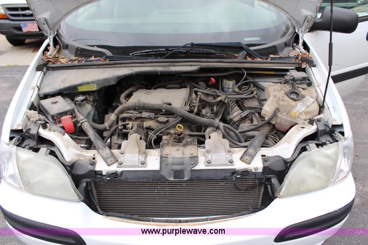 image for item G5243 2002 Chevrolet Venture minivan