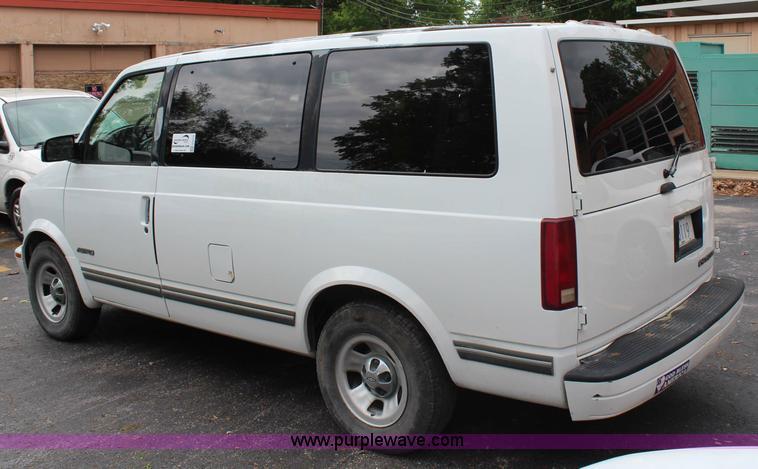 image for item G5276 1996 Chevrolet Astro van