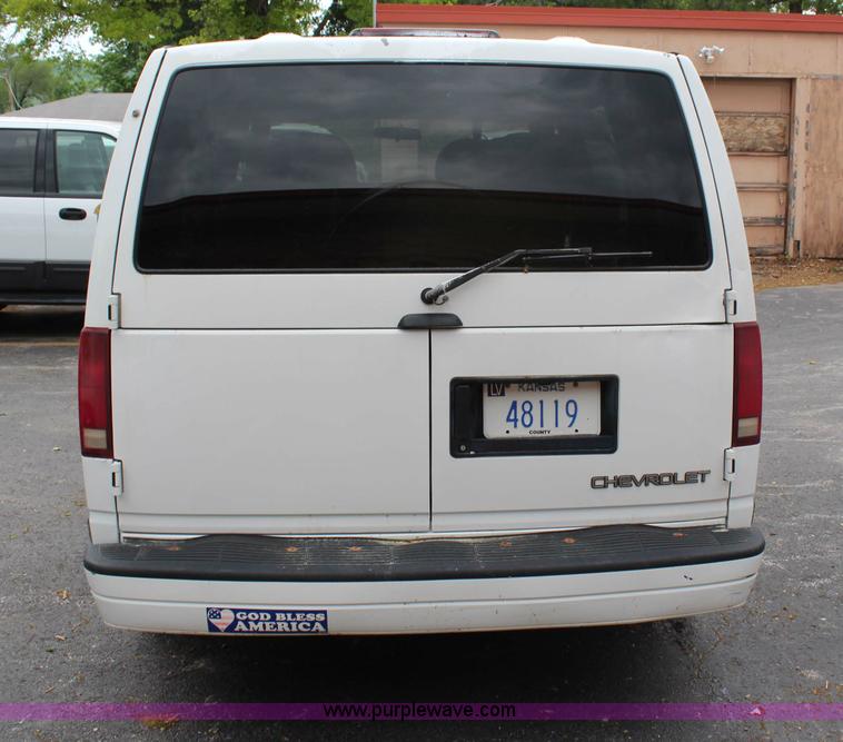 image for item G5276 1996 Chevrolet Astro van