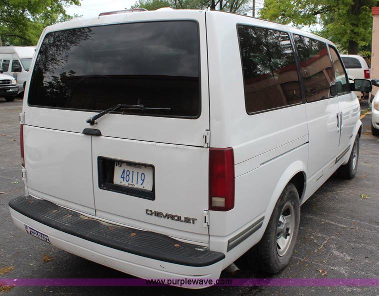 image for item G5276 1996 Chevrolet Astro van